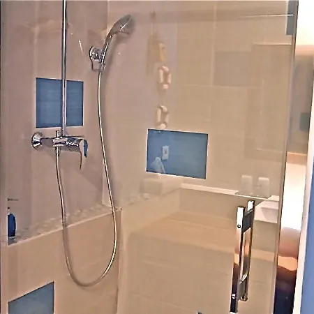 D'hotes La Celestine 4*