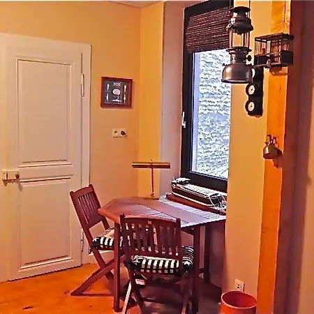 D'hotes La Celestine Bed & Breakfast 4*