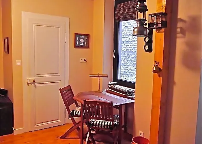 D'hotes La Celestine Bed & Breakfast 4*